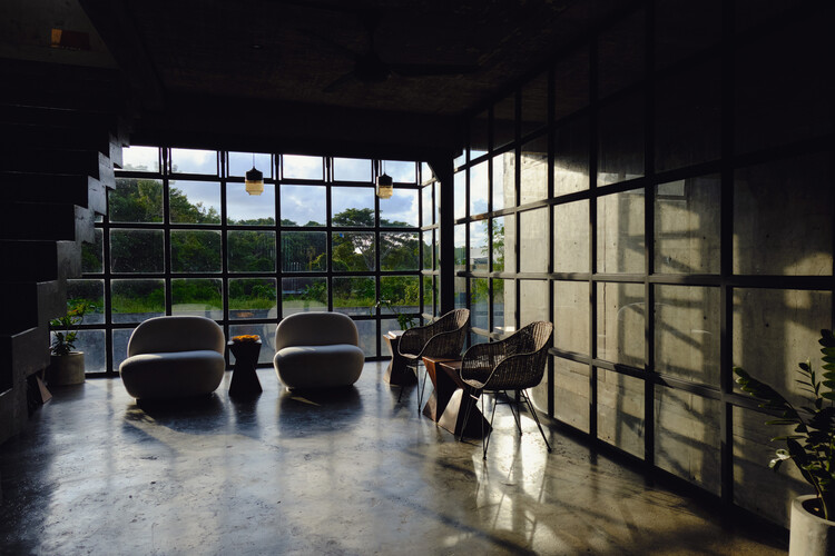Basia Ungasan Boutique Hotel, Cafe & Coporking / Kasia Design - Интерьерная фотография, освещение, стекло, стул