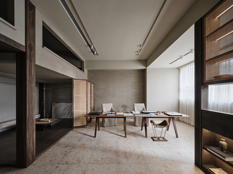 House fc / fws_work - Интерьерная фотография, дерево, стол, освещение, стул