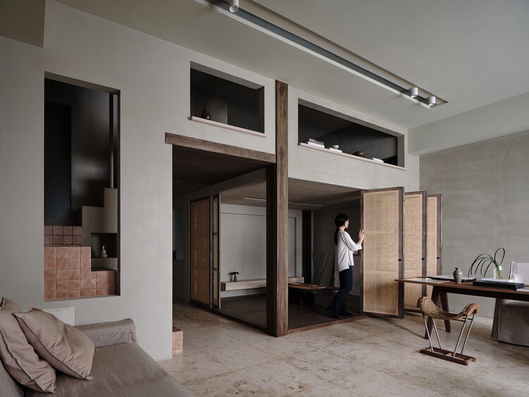 House fc / fws_work - Интерьерная фотография, дерево, освещение, стул