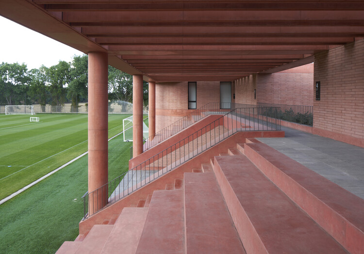 Атлас Academia Sport Facility / Sordo Madaleno Arquitectos - изображение 13 из 37