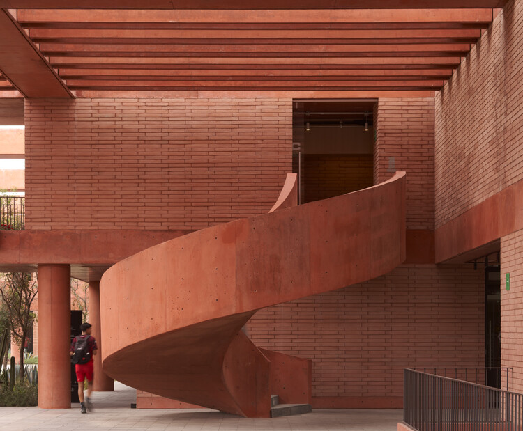 Атлас Academia Sport Facility / Sordo Madaleno Arquitectos - Interior Photography, Brick