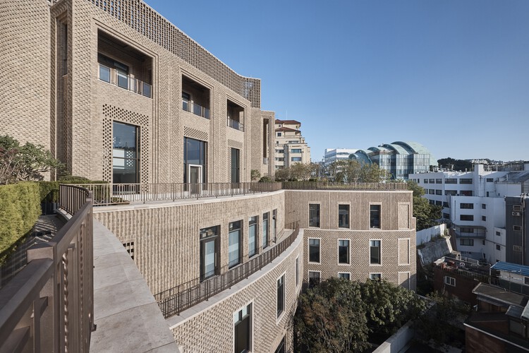 Shinsegae Namsan Commercial & Offices / Roberto Am Stern Architects - Экстерьерная фотография, балкон
