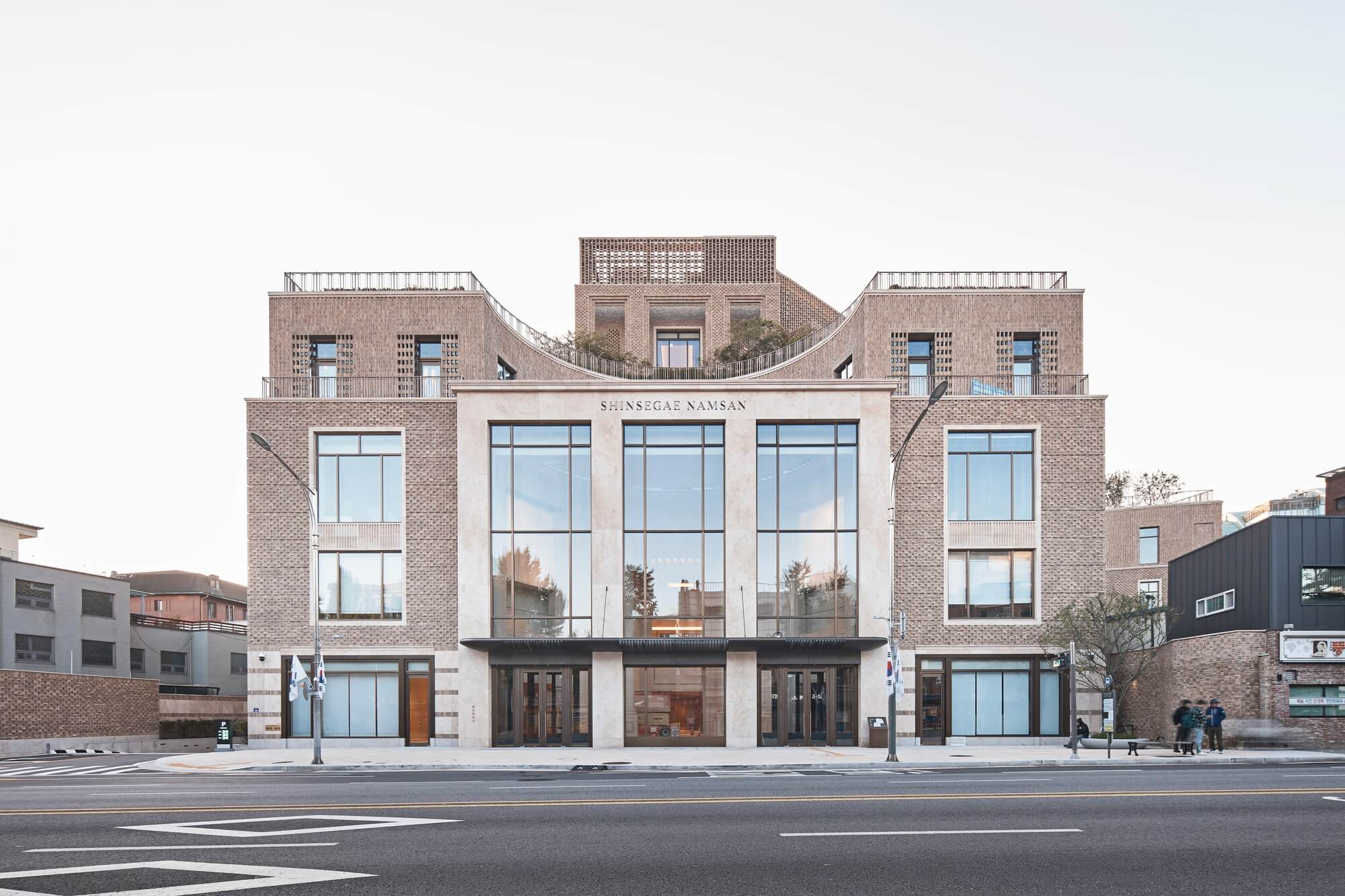 Shinsegae Namsan Commercial & Offices / Roberto Am Stern Architects