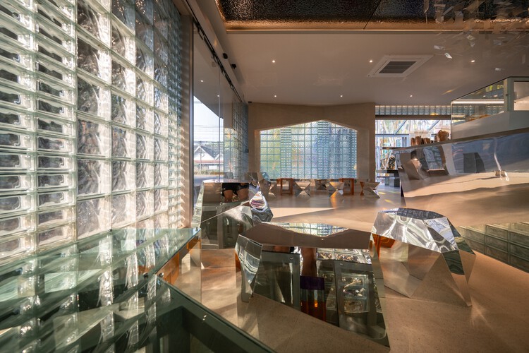 Facets Cafe / BBWorkspace - Интерьерная фотография, освещение, стекло