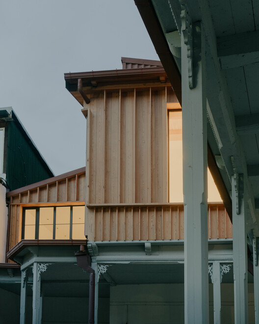 Birdsnest House / Timm - внешняя фотография, дерево, балкон