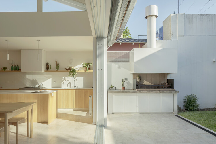 House Florida / Di Marco + Robles Arquitectos - Интерьерная фотография, кухня, столешница