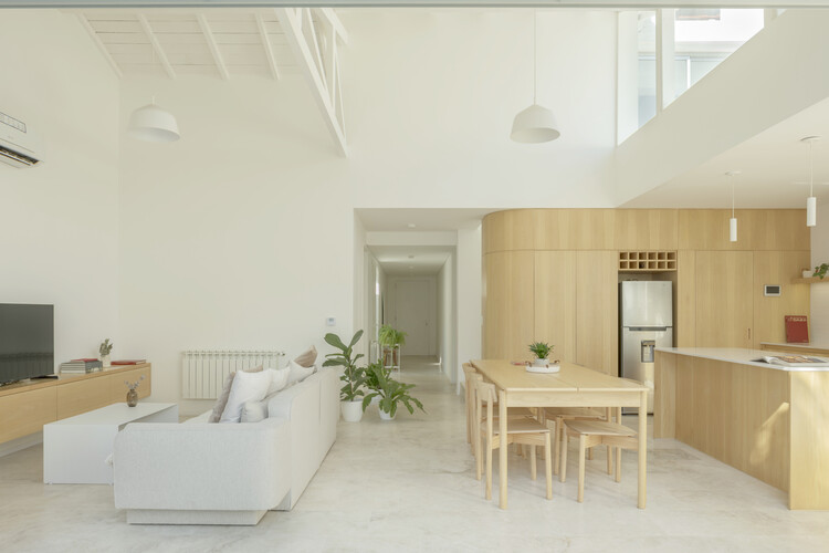 House Florida / Di Marco + Robles Arquitectos - Интерьерная фотография, стул, столешница