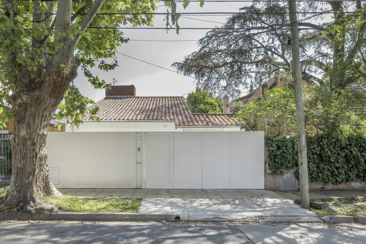 Дом Флорида / Di Marco + Robles Arquitectos - внешняя фотография, бетон, дверь