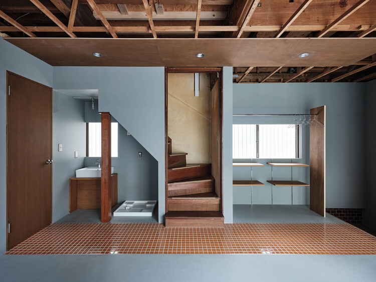 Ōimachi House / Roovice - Интерьерная фотография, дерево, луч