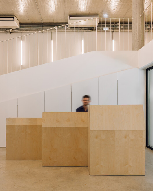 Studentville Housing / Andre Kong Studio - Интерьерная фотография, кухня, дерево, освещение