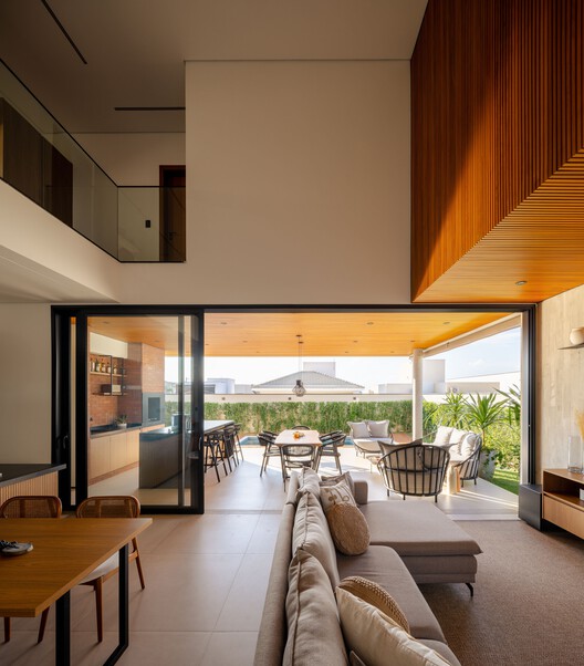 Al House / Taguá arquitetura - Интерьерная фотография, лес, стул, балкон