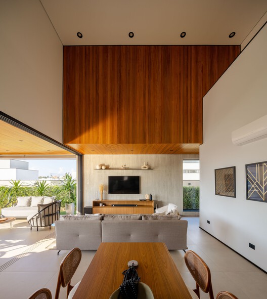Al House / Taguá arquitetura - Интерьерная фотография, дерево, стул