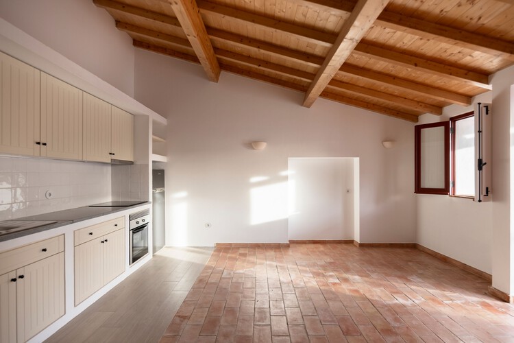 Estremoz 6 Houses / A+Architecture - Интерьерная фотография, кухня, дерево, луч, балка