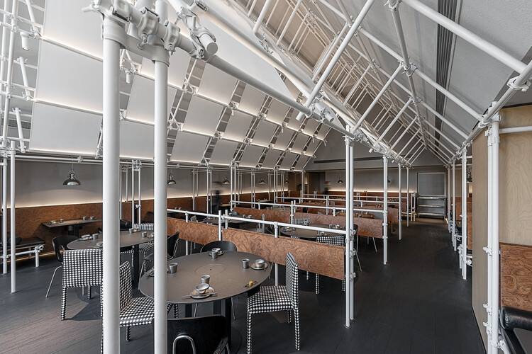 Ресторан Jinhui, Livat Shanghai / Atelier Alittle - Интерьерная фотография, стул, сталь, луч