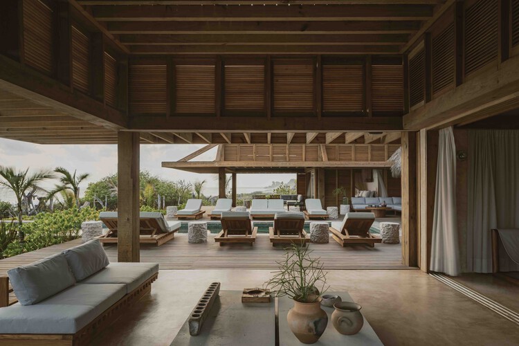 Casa de Mayo / Massív Studio - Интерьерная фотография, гостиная, дерево, колонка