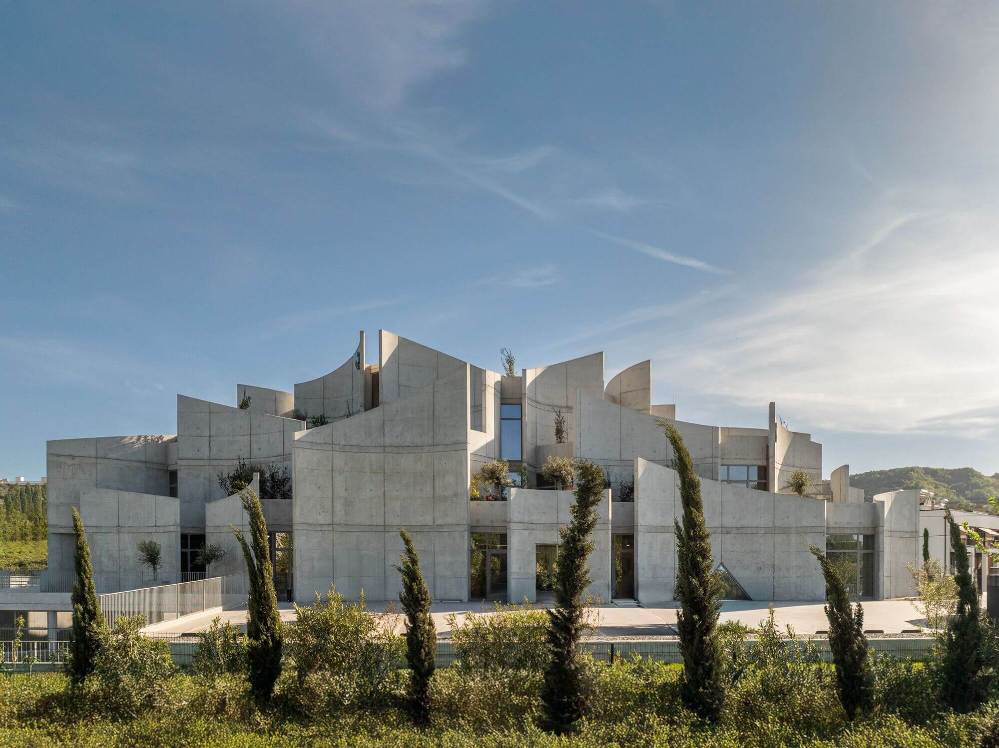 Vet Hospital Tirana / Davide Macullo Architects