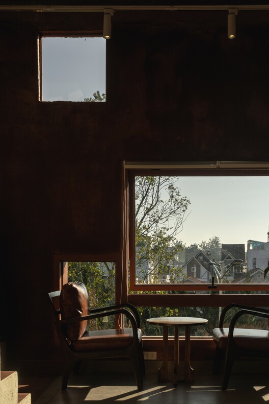 Hong Tra Hoa binh bui thi xuan cafe / xưởng xép - Интерьерная фотография, древесина