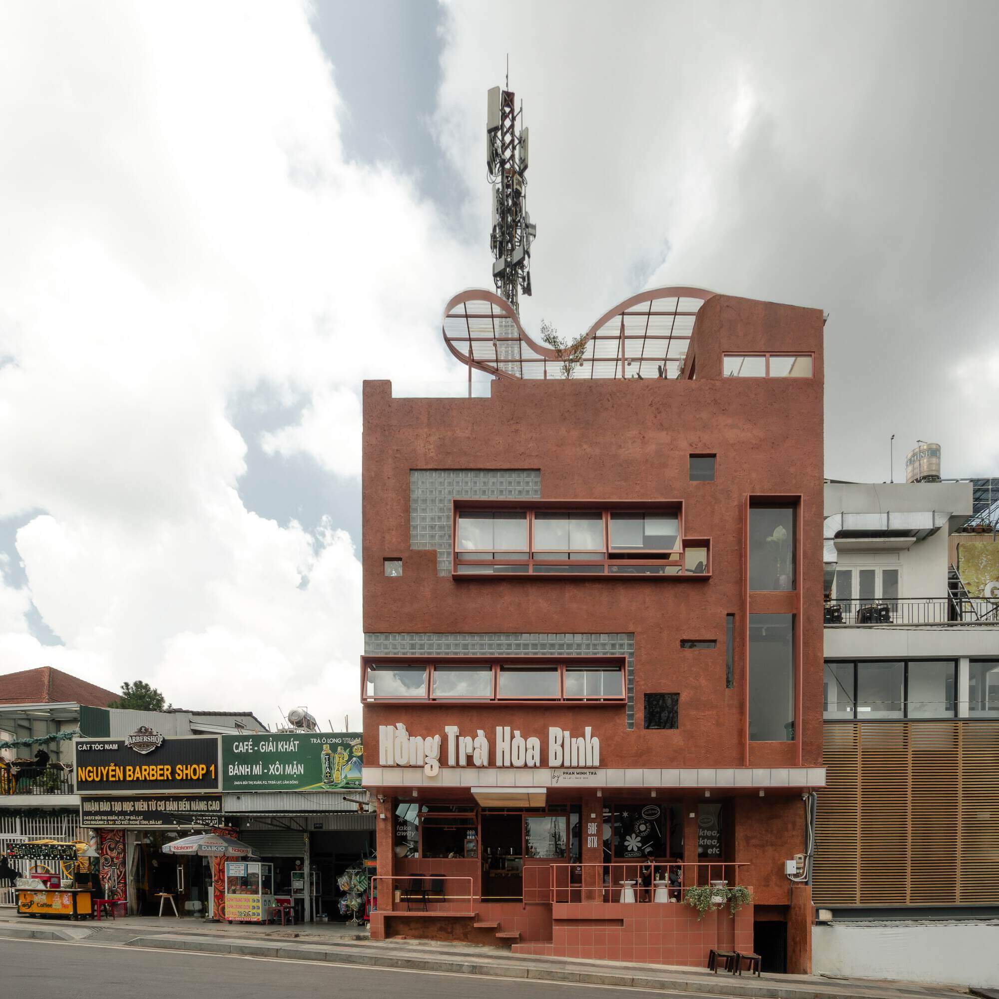 Hong Tra Hoa binh bui thi xuan cafe / xưởng xép