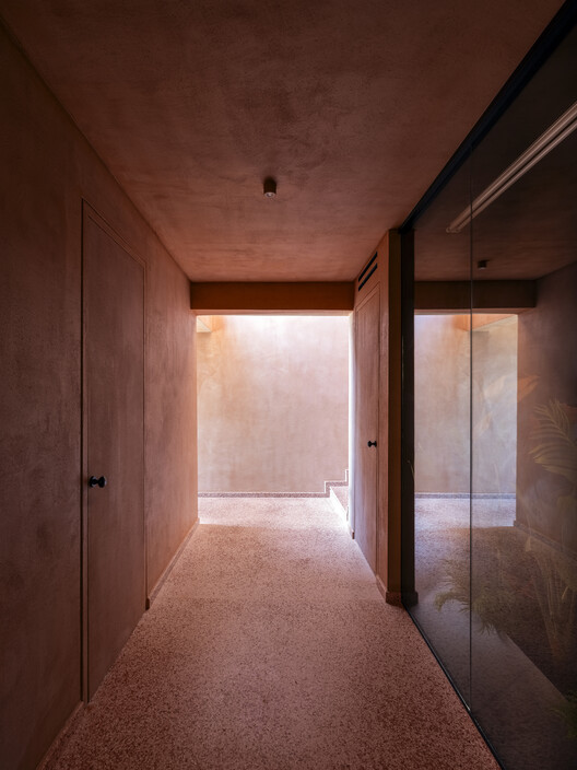 Резиденция Gaia / Ateno Architecture Studio - Интерьерная фотография, бетон