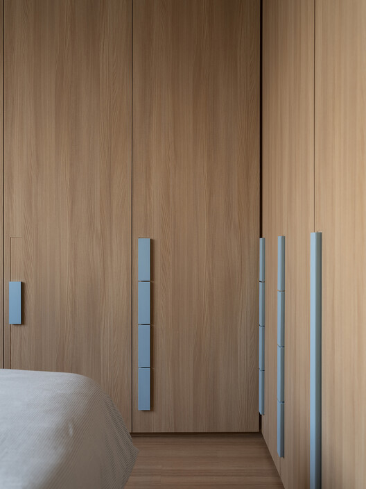 Margo Apartment / Dualspace Studio - Интерьерная фотография, дерево, шкаф, дверь, спальня