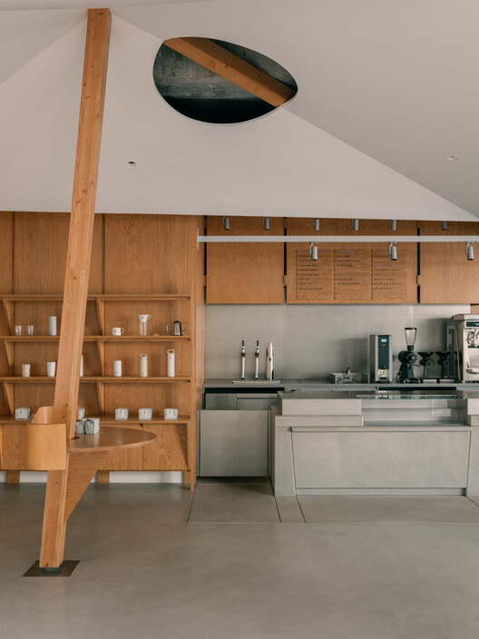 Blue Bottle Coffee в West Bund / Atelier Tao+C - изображение 5 из 19