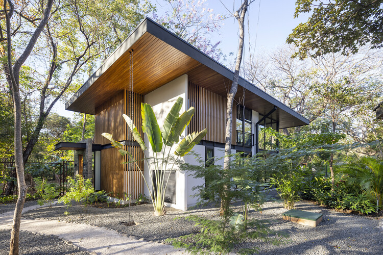 Индо Avellanas House / Garton Group Architecture - Экстерьерная фотография, древесина