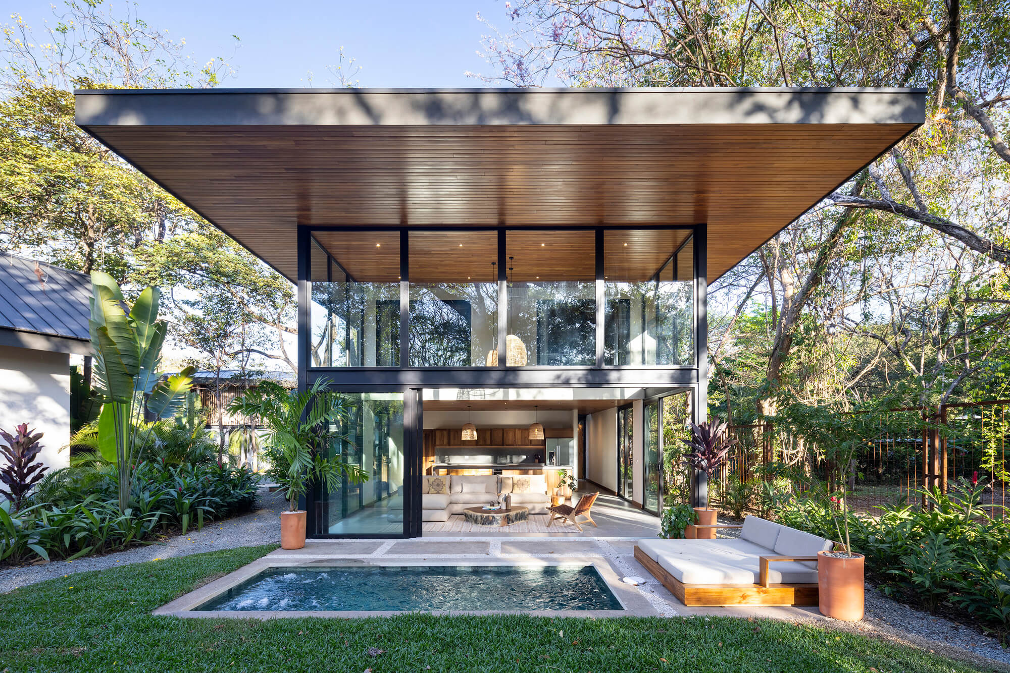 Indo Avellanas House / Garton Group Architecture Architecture