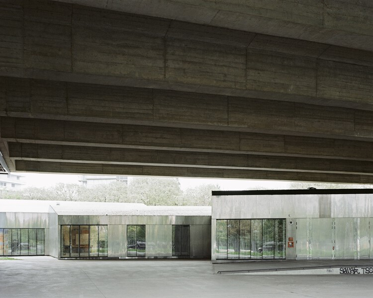 Поместите накладки социального и культурного центра / McBad Architecture & Urban Design - изображение 5 из 16