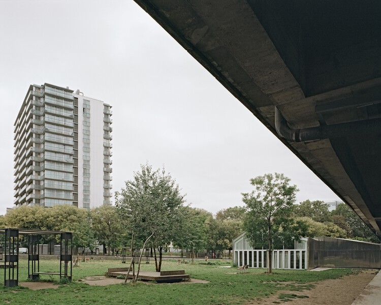Поместите накладки социального и культурного центра / McBad Architecture & Urban Design - внешняя фотография