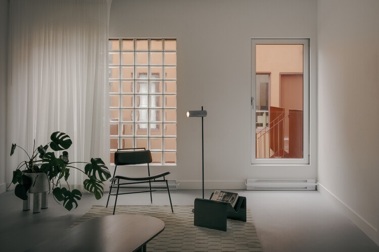 Binôme Multi -Residence / Appareil Architecture - Интерьерная фотография, освещение, стул