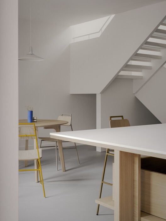 Binôme Multi -Residence / Appareil Architecture - Интерьерная фотография, кухня, дерево, стул