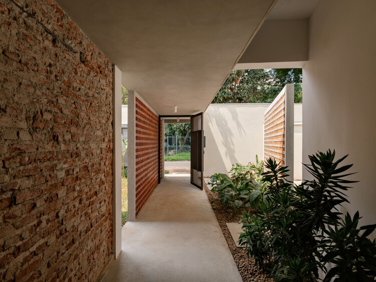 Дом по соседству / Guelo Nunes Arquitetura - изображение 2 из 34