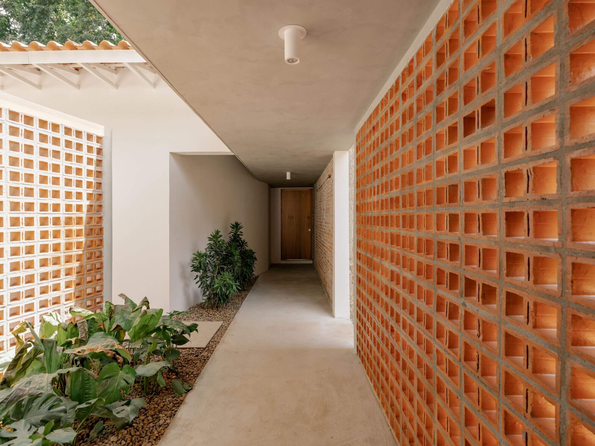 Дом по соседству / Guelo Nunes Arquitetura