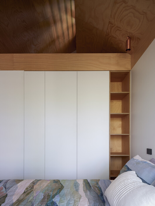 Kildrummie House / Ink Architects Sydney - Интерьерная фотография, дерево, спальня, освещение, кровать