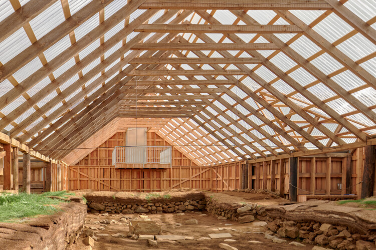 Stöng Ruins / sp (r) int Studio - Интерьерная фотография, дерево, луч
