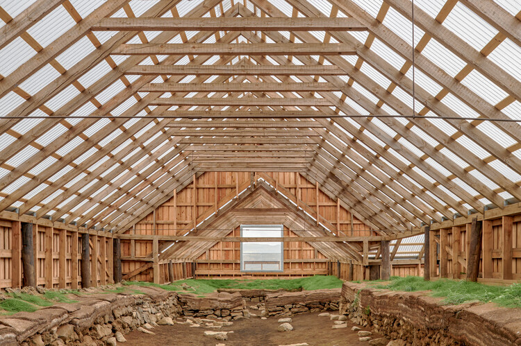 Stöng Ruins / sp (r) int Studio - Интерьерная фотография, дерево, луч