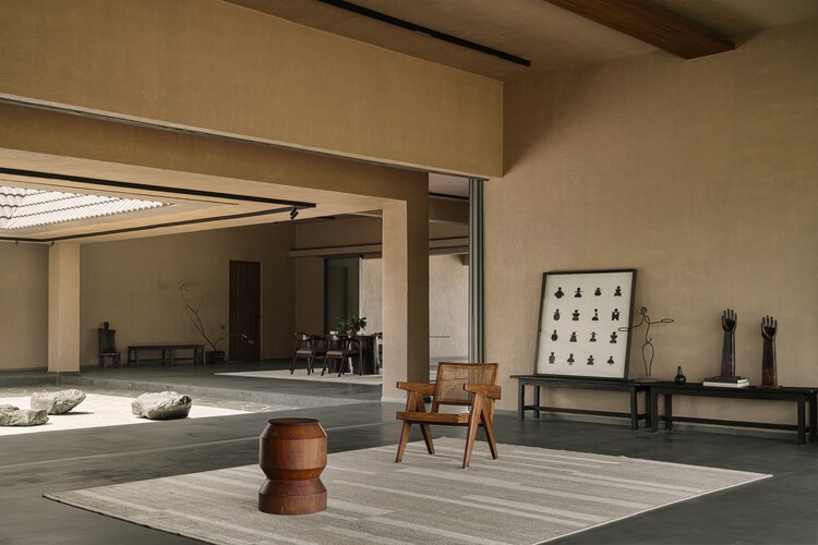 Courtyard House / D'owl - Интерьерная фотография, стул