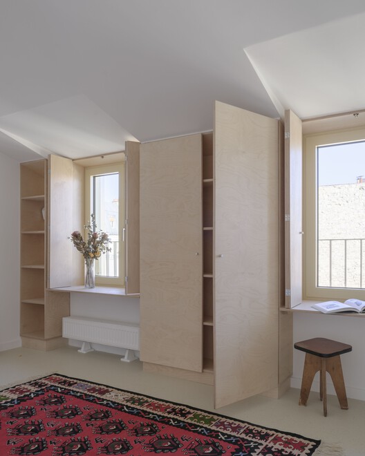 Myrha Public Housing / Fuso Atelier - Интерьерная фотография, дерево, дверь, освещение, шкаф