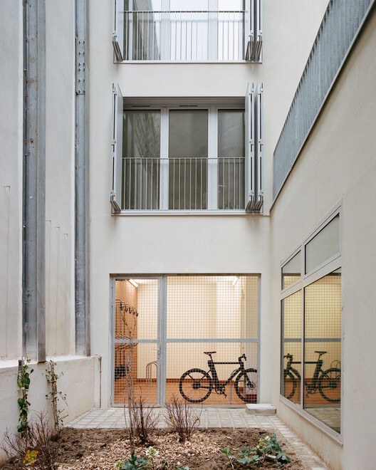 Myrha Public Housing / Fuso Atelier - Интерьерная фотография, дерево, поручка