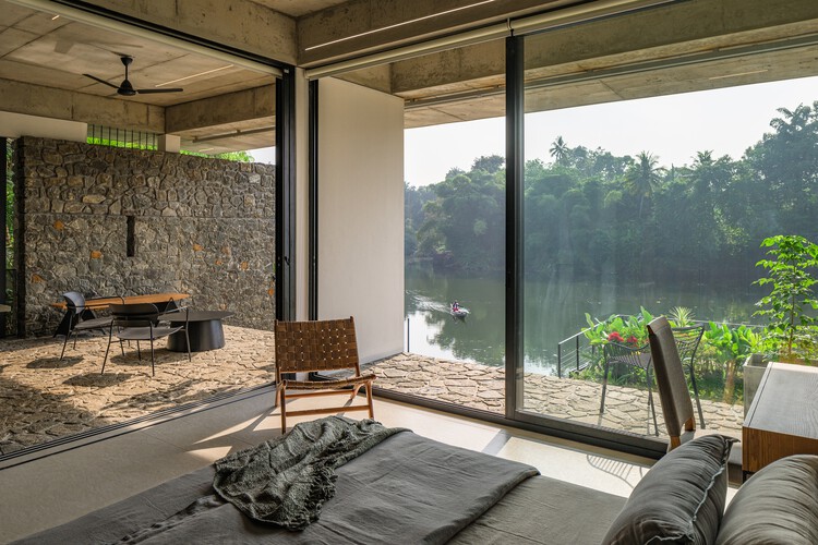 Дом, который встречается с архитекторами River / Lijo Reny - Interior Photography, спальня