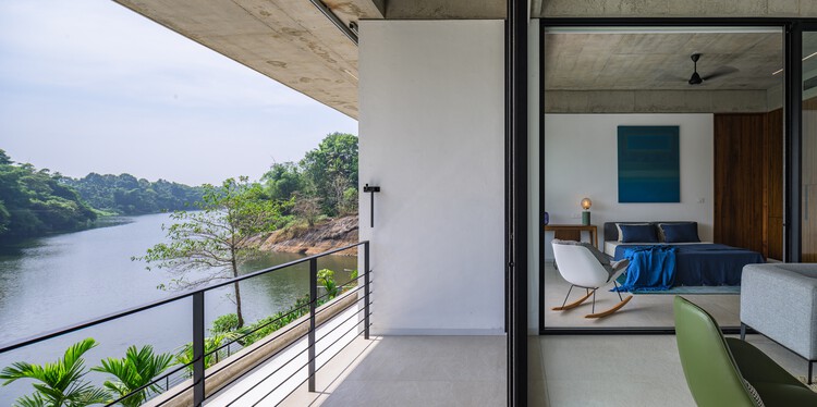 Дом, который встречается с архитекторами River / Lijo Reny - Interior Photography, Waterfront