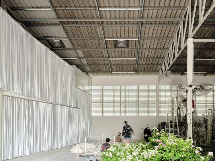 Phka Studio / STA - Интерьерная фотография, стекло, сталь, луч