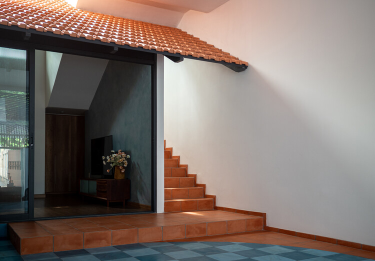 Nhà quanh sân house / ad+studio - изображение 5 из 22