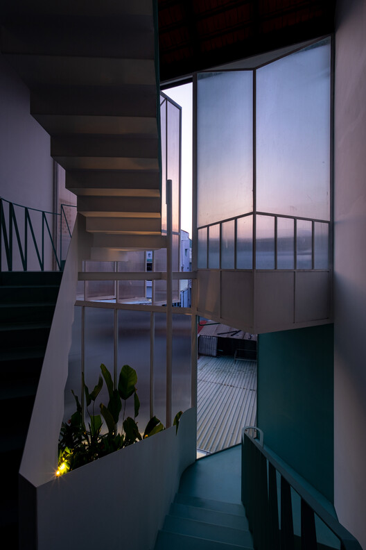 Nhà quanh sân house / ad+studio - изображение 21 из 22