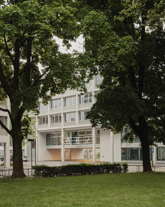 Профессиональная школа для строительных сделок / Gunz & Künzle Architekt*innen - Внешняя фотография, фасад, бетон