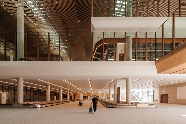 Западный аэропорт Сиднея / Zaha Hadid Architects + Cox Architecture + Woods Baggot - изображение 4 из 16