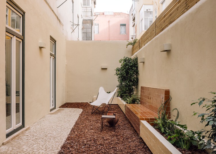 TB5 House / Constante Design - Интерьерная фотография, бетон, двор