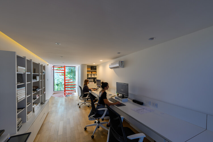Fran Viñas Arquitectos Studio / FV Arquitectos - Интерьерная фотография, стеллажи, стол, стул