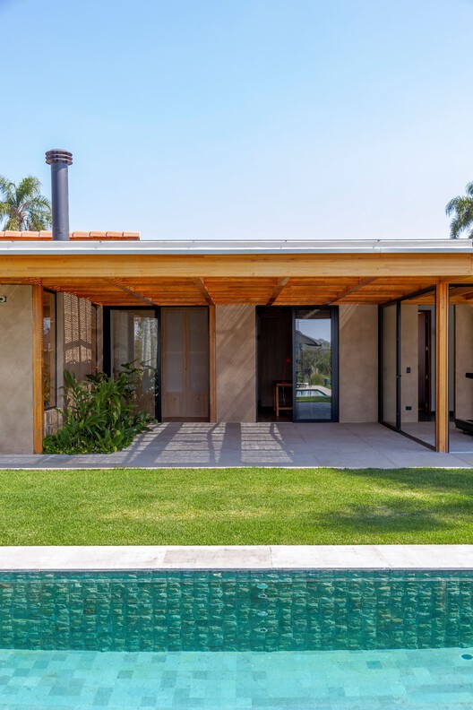 Дом CF / Sandra Sayeg Tranchesi Arquitetura - изображение 4 из 36