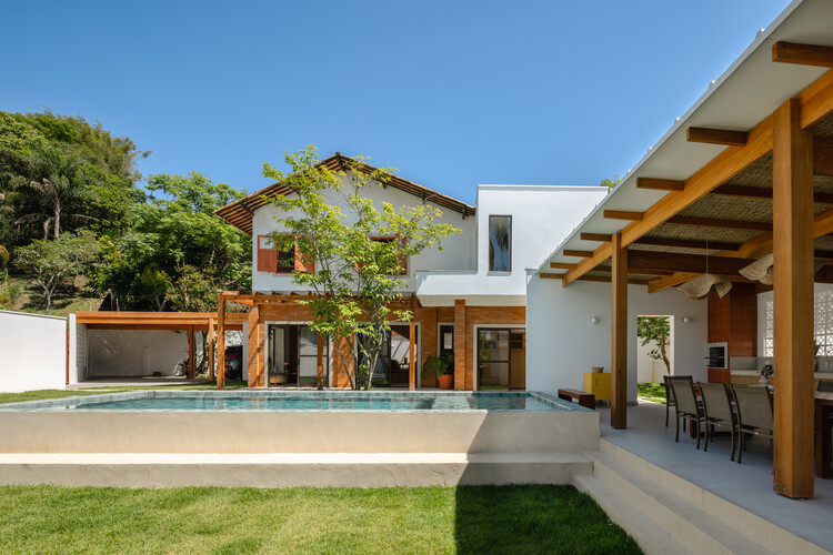 House Groviola / Sertão Arquitetos - внешняя фотография, дверь, балкон, двор